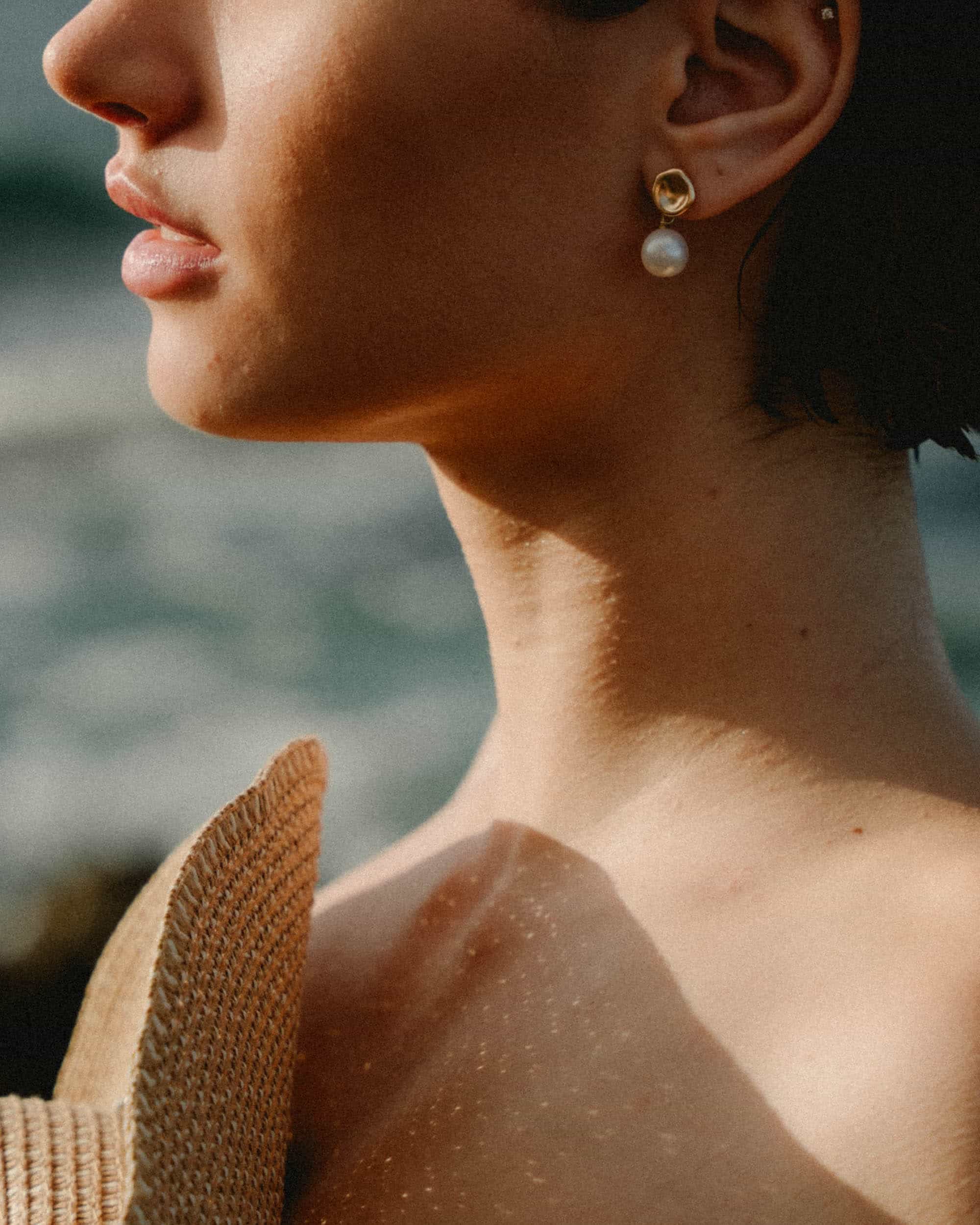 A close up of a earings